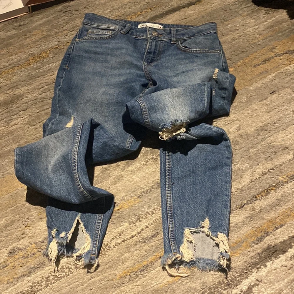ZARA RIPPED JEANS - Picture 8 of 8